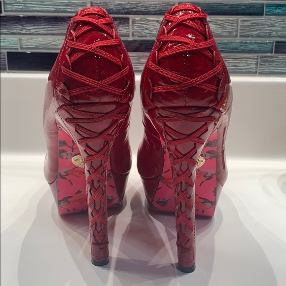 Red Heels - Picture 5 of 6